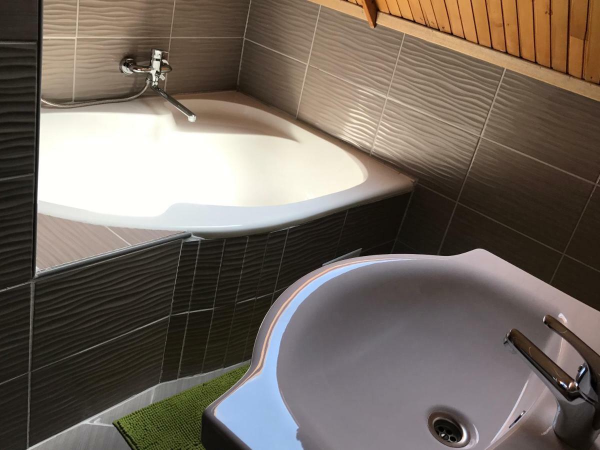 Rozsavoelgy Apartman Balatonlelle Luaran gambar