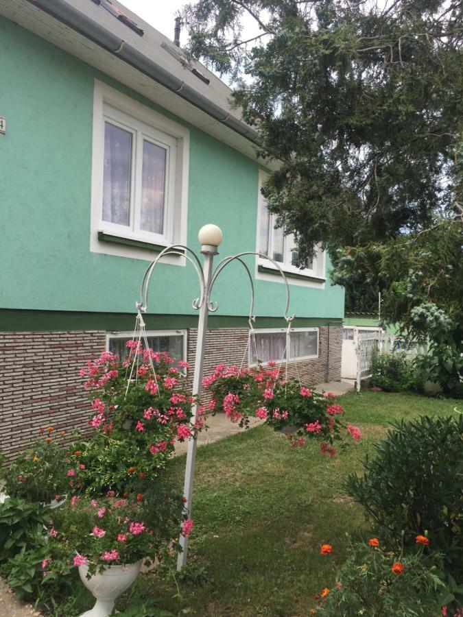 Rozsavoelgy Apartman Balatonlelle Luaran gambar